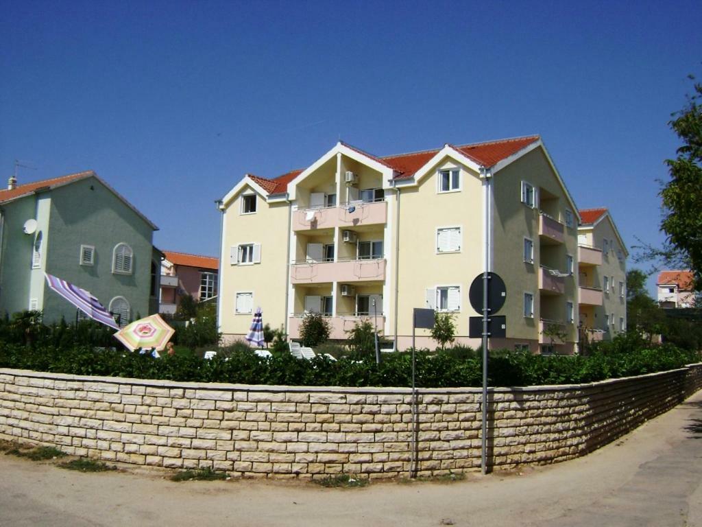 Dalmacia Apartments Срима Екстериор снимка