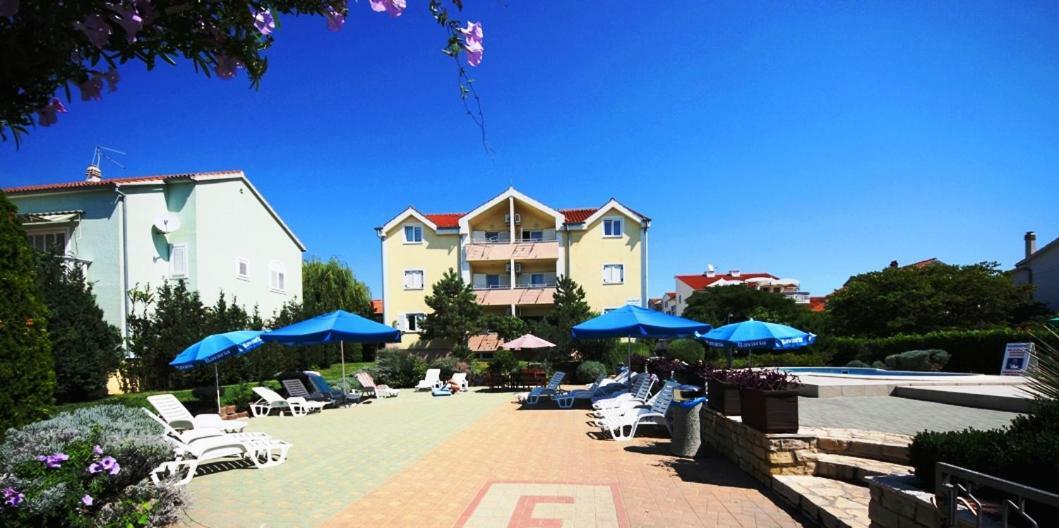 Dalmacia Apartments Срима Екстериор снимка