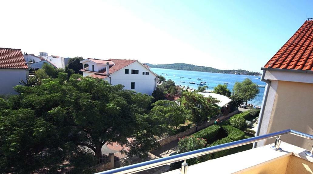 Dalmacia Apartments Срима Екстериор снимка